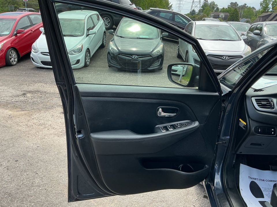 Kia Rondo 2014 - Image 19