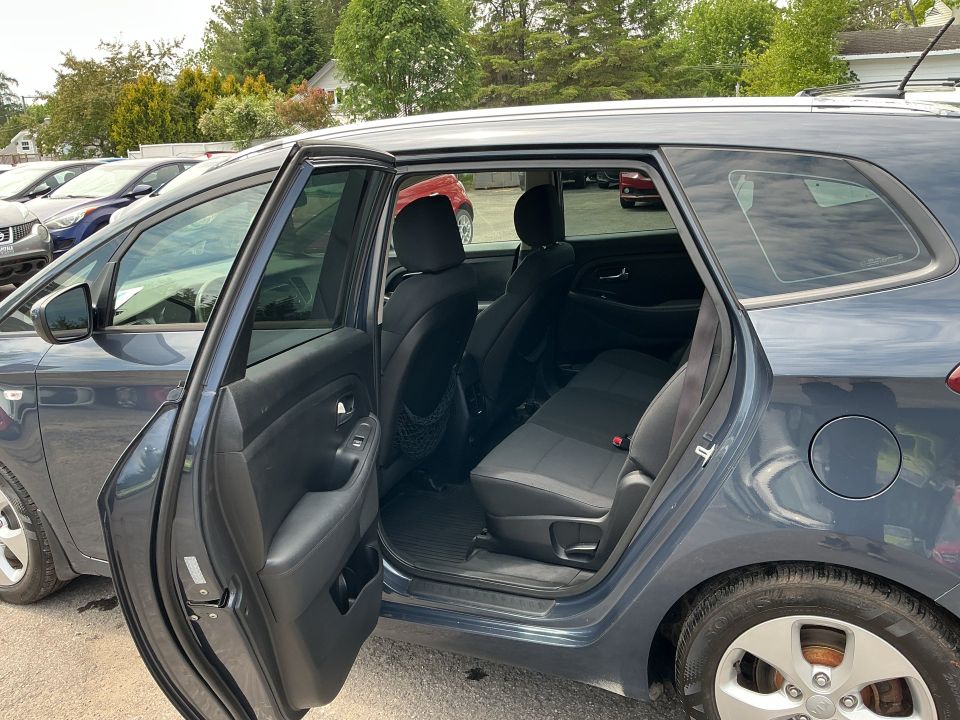 Kia Rondo 2014 - Image 12